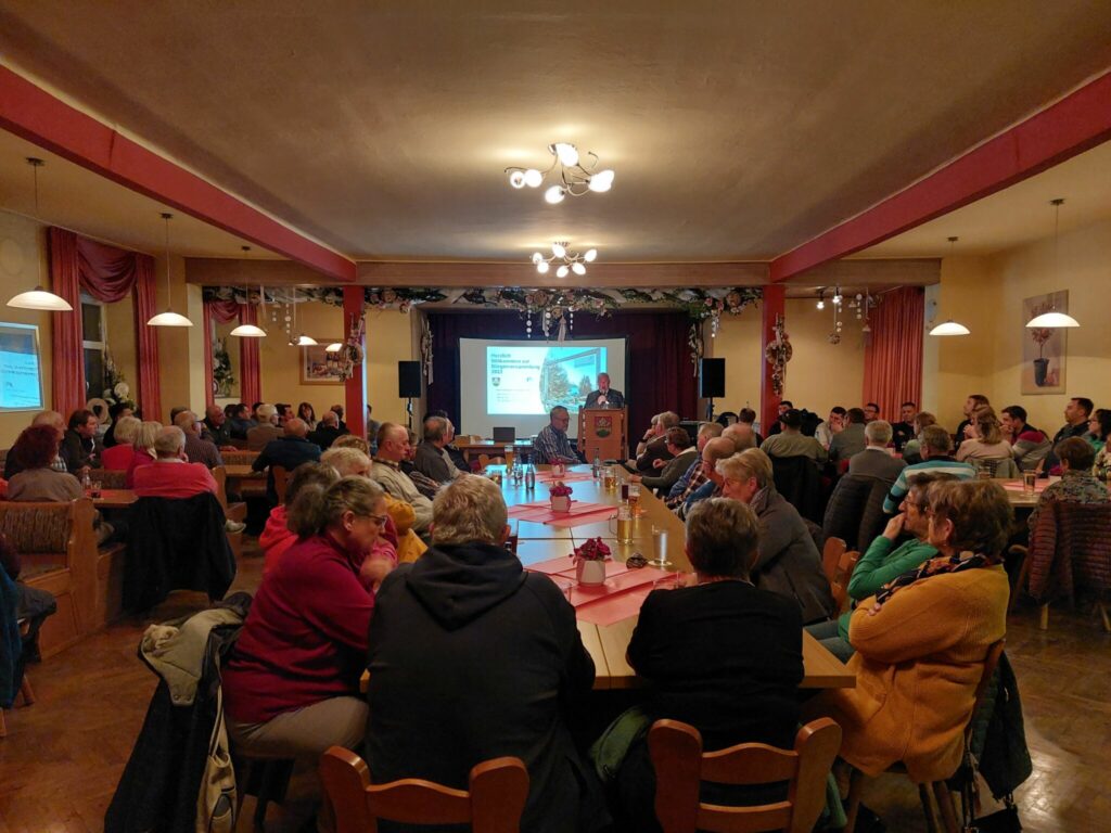 Der Saal im Landgasthof "Hirmonshof" war voll besetzt.